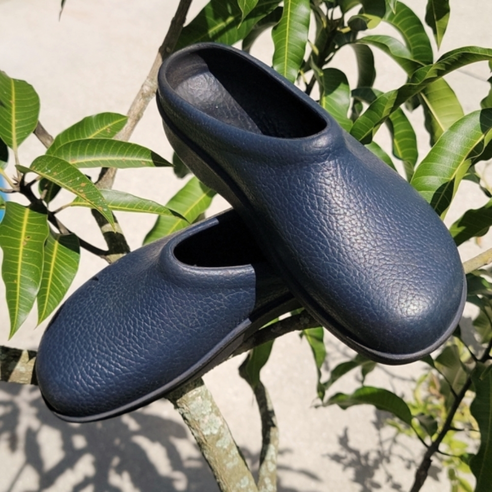 Klogs- Navy size 7 mens womens 9 slip resistant shoes
